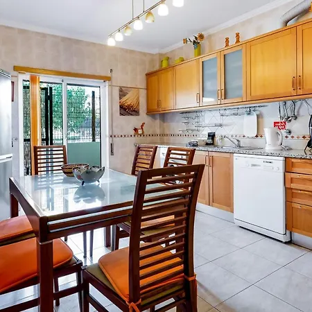 Spacious 2 Bdr W/ Patio By Lovelystay דירה *