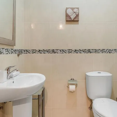 Spacious 2 Bdr W/ Patio By Lovelystay