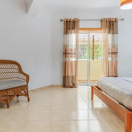 Spacious 2 Bdr W/ Patio By Lovelystay * Armação de Pêra