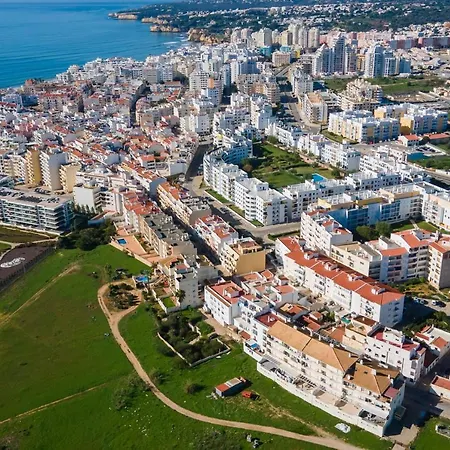 Spacious 2 Bdr W/ Patio By Lovelystay * Armação de Pêra