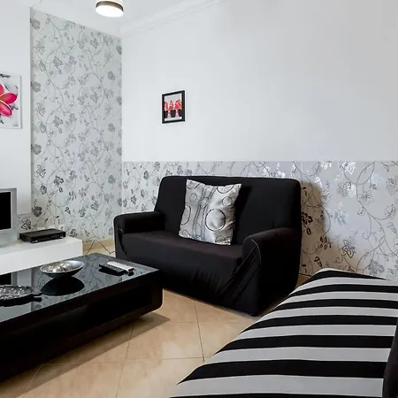 Spacious 2 Bdr W/ Patio By Lovelystay